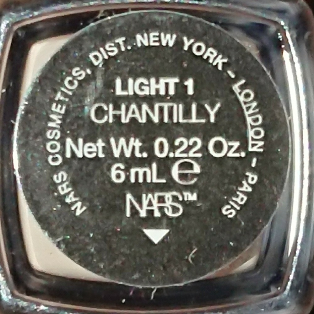 Nars  radiant creamy Concealer Chantilly light 1